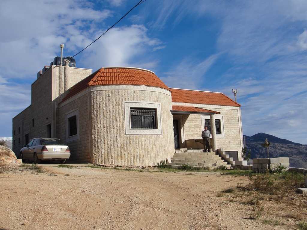 بناء حديث بإطلالات جميلة معروض للبيع في الخيام
