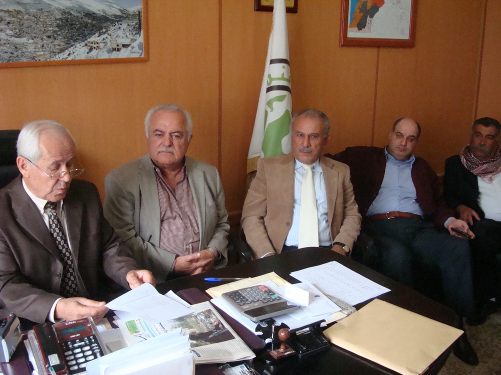 رئيس بلدية كفرشوبا القادري يتلو البيان بحضور رئيس الاتحاد صعب وØ