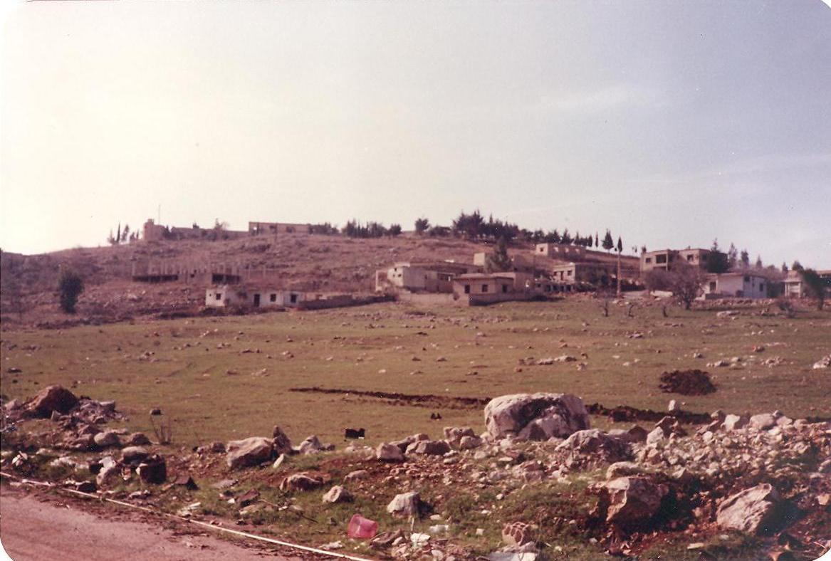 حاكورة علي الشطوط وجانب من ثكنة الخيام