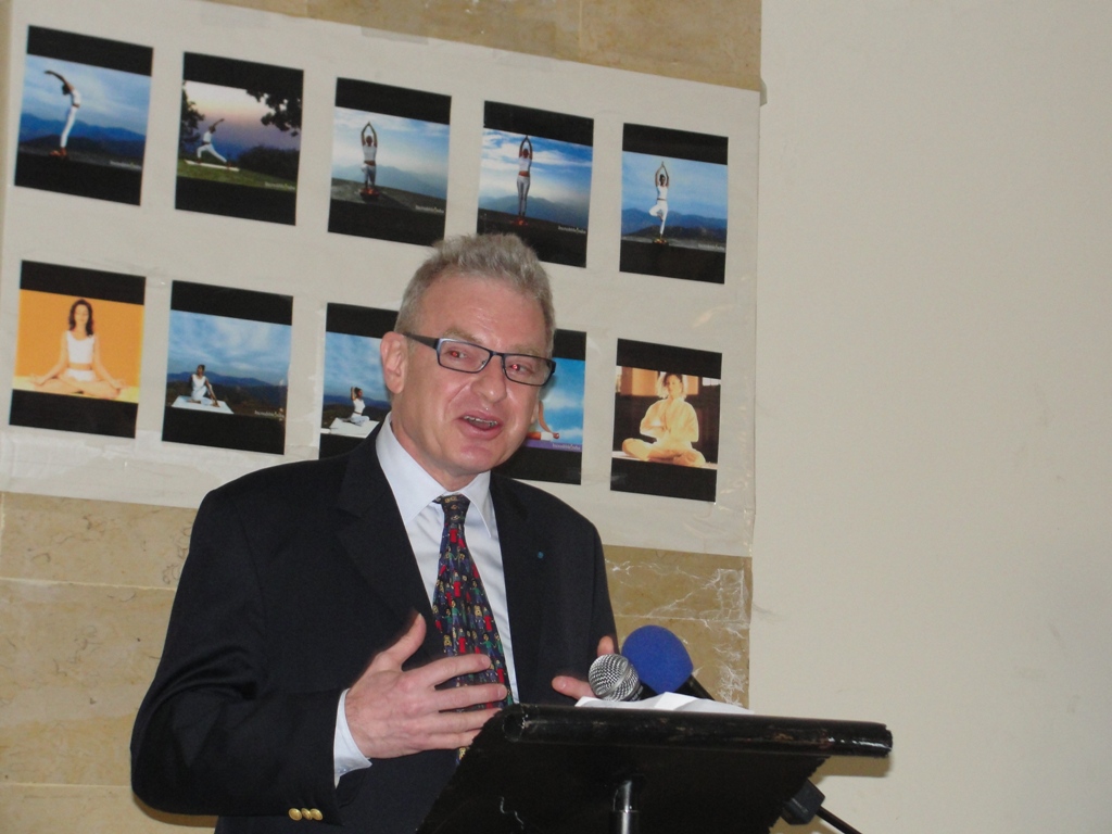 سفير فرنسا في لبنان باتريس باولي يلقي كلمته