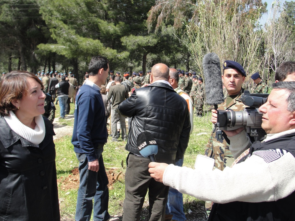 الإعلامي جورج العشي يجري مقابلة مع  سفيرة اسبانيا في لبنان ميلاغروس هيرنانديز ايشيفيريا