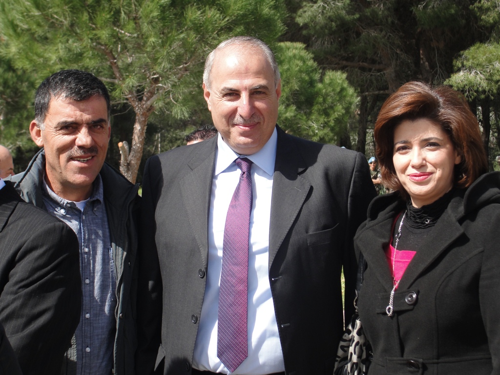 أبو علي كامل غريب والسيد جورج رحال، رئيس بلدية إبل السقي