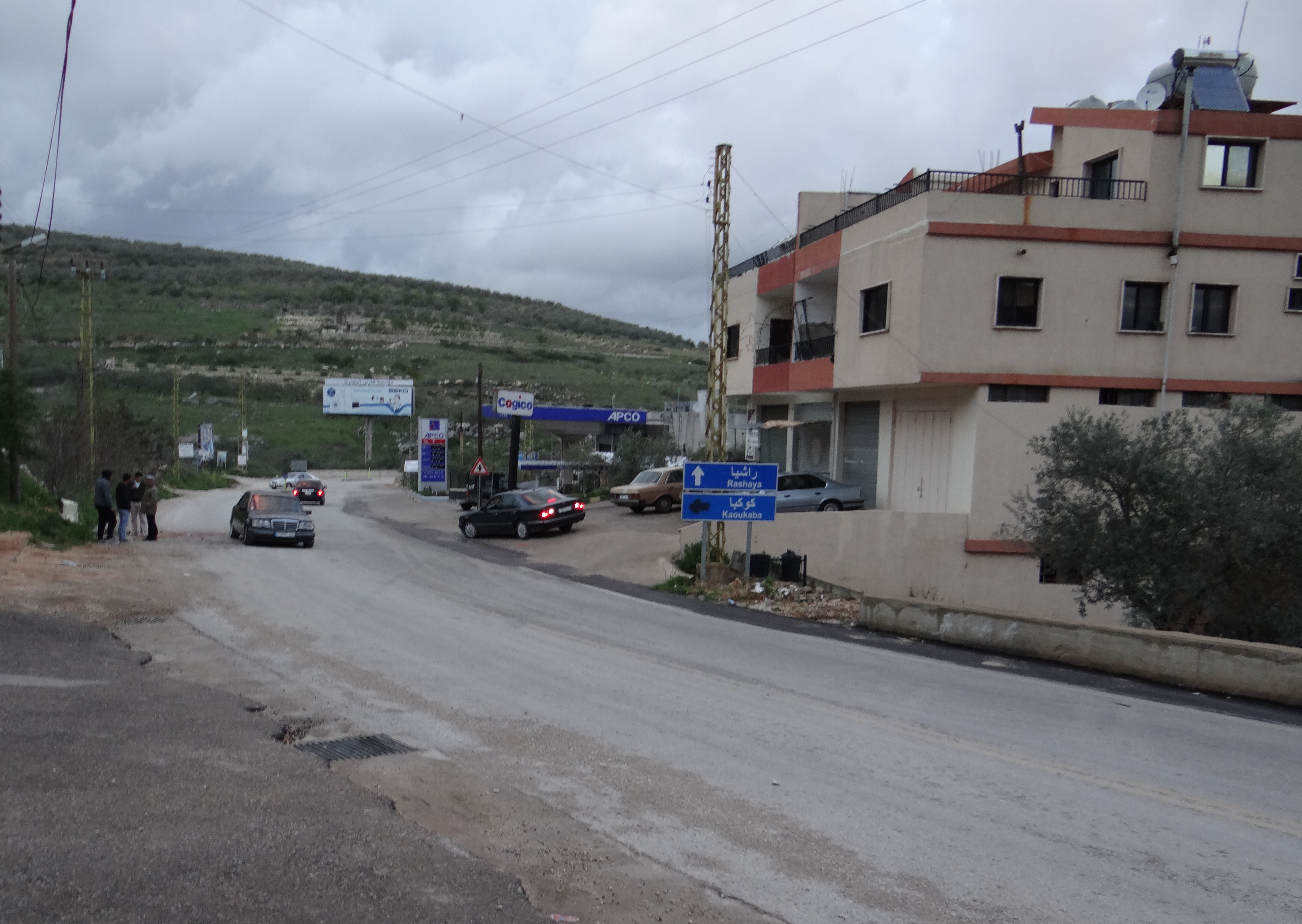 من حيث كانت الشاحنة متوجهة نزولاً