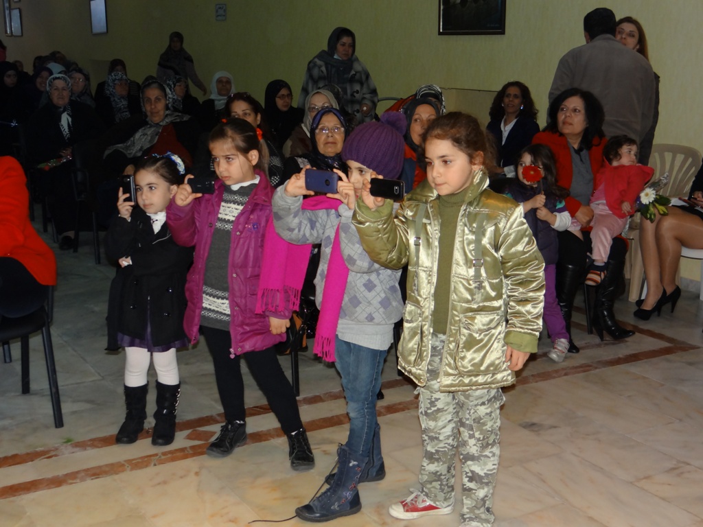 في حفلة عيد الأم في الخيام: الأمهات عصارة ومزيج من طهر ومحبة