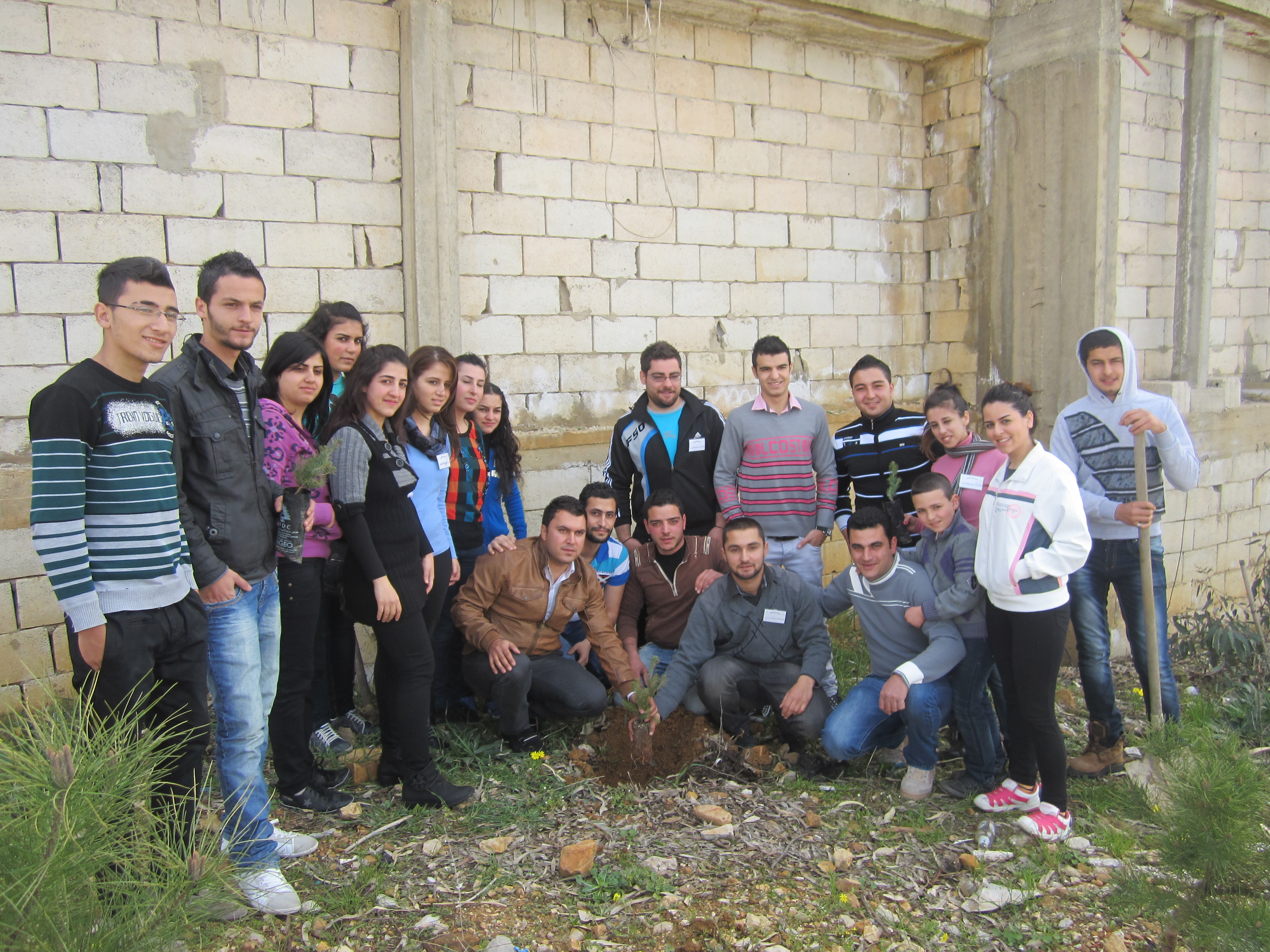 تجمع شبيبة عين قنيا يطلق حملة بيئية‎