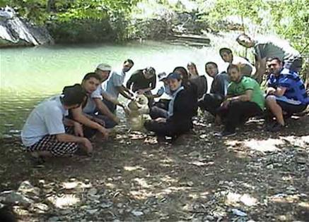 المتطوعون المشاركون في الحملة (تصوير: حسين حديفة)