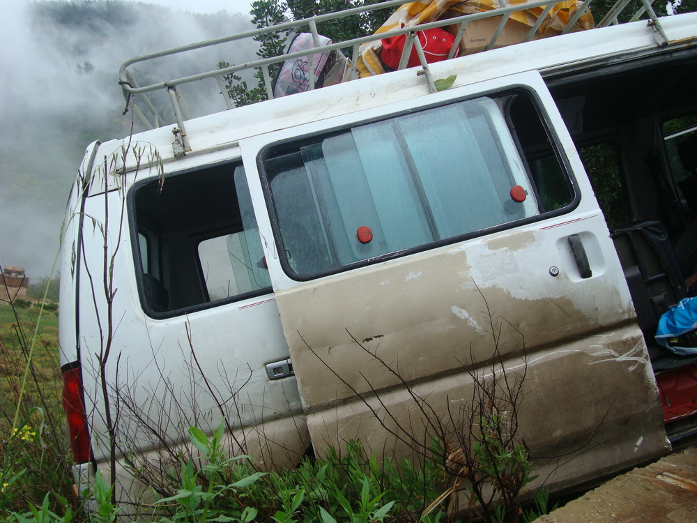 نجاة ركاب فان انزلق على طريق عديسة الحدودية واستقر في منطقة متنازع عليها بين لبنان واسرائيل‎