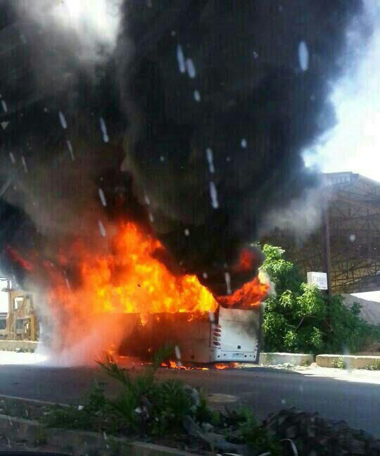 إحتراق باص على طريق المصيلح كان يقل مثقفين