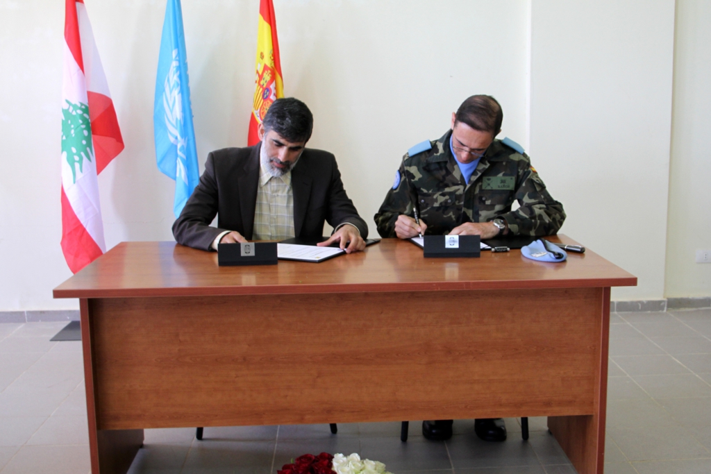 اليونيفيل تقدّم تجهيزات علمية ومعلوماتية ومعدات رياضية لثانوية الخيام