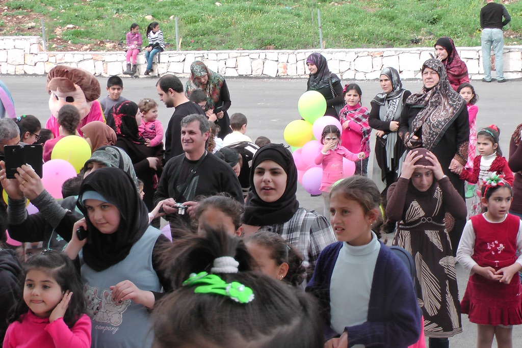 جمعية سيدات الخيام والنادي الثقافي أعادا البسمة لوجوه الاطفال والفرحة لقلوب الامهات