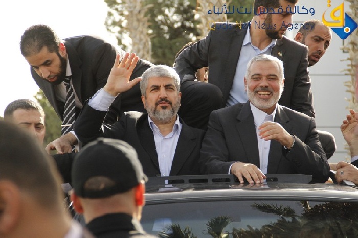 خالد مشعل خلال زيارته لغزة