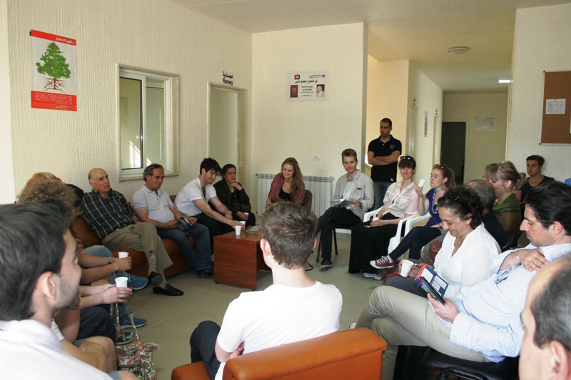 وفد طلاب سويدي يزور مراكز عامل في الجنوب والبقاع الغربي