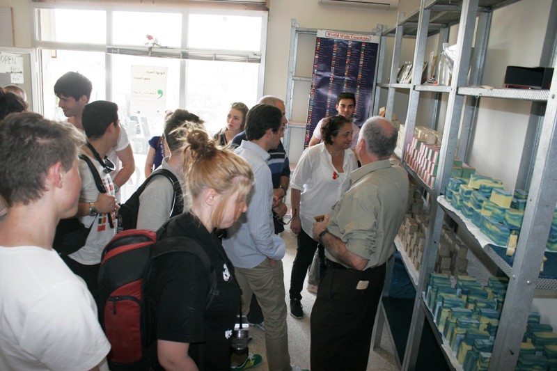 وفد طلاب سويدي يزور مراكز عامل في الجنوب والبقاع الغربي