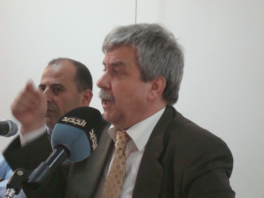 الغريب محاضرا في نادي الخيام الثقافي