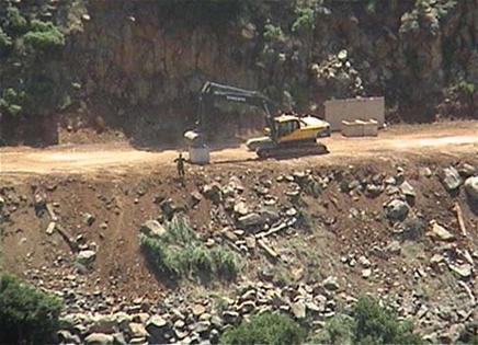 الطريق التي باشرت قوات الاحتلال شقها باتجاه محطة الوزاني