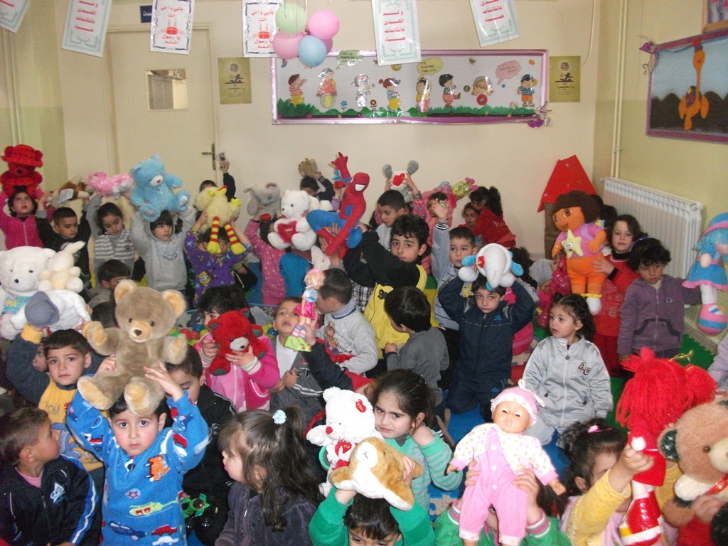 الإعلان عن بدء التسجيل في مدرسة الأحمدية النموذجية للعام الدراسي القادم 2013 - 2014