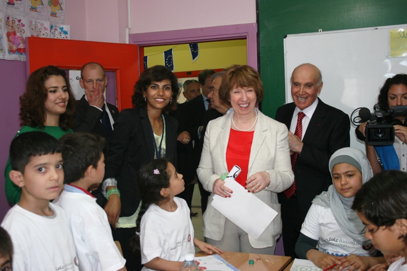 الدكتور  كامل مهنا يستقبل أشتون وكيتيرز في مركز «مؤسسة عامل» في حارة حريك