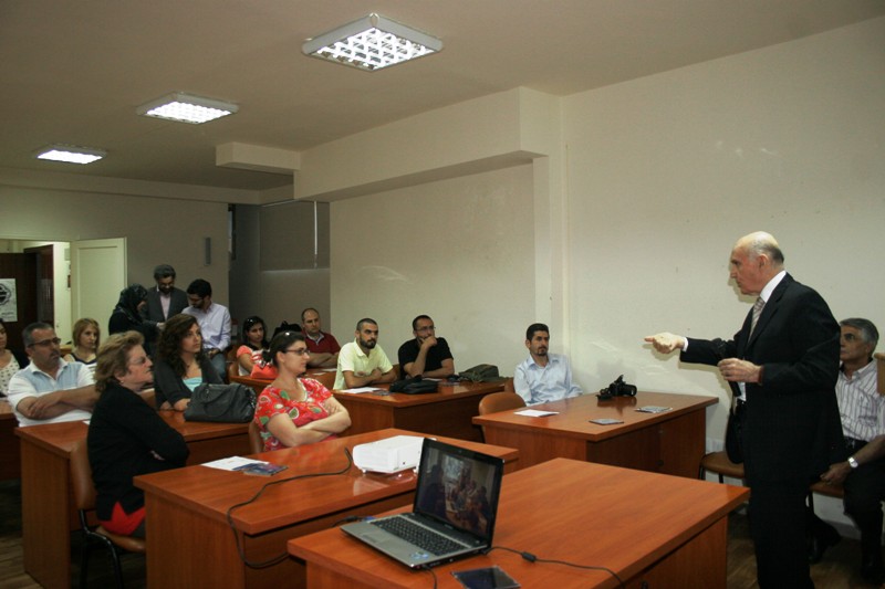 مؤسسة عامل توزع شهادات على 18 ناشطاً في التدريب على المناصرة عبر الفيديو