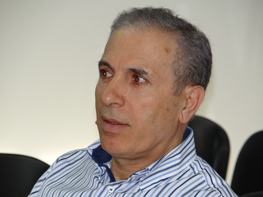 الكاتب عزت رشيدي خلال ندوة  الوزير شربل نحاس