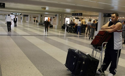 لبنان اليوم: نيّال من يستطيع الخروج منه