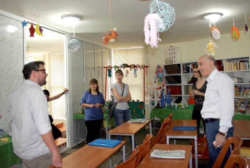 وفد اطباء العالم يزور مراكز عامل في الخيام والجنوب