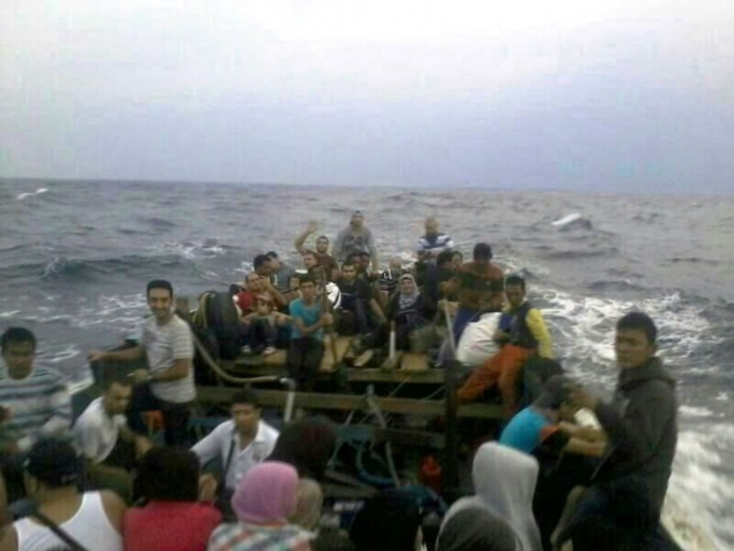  اللحظات الأخيرة قبل أن يلتهم بحر اندونيسيا اللبنانيين