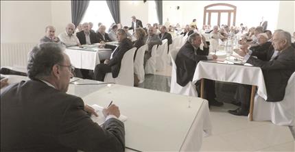  جانب من ورشة العمل الاقتصادية في ابل السقي (طارق أبو حمدان)