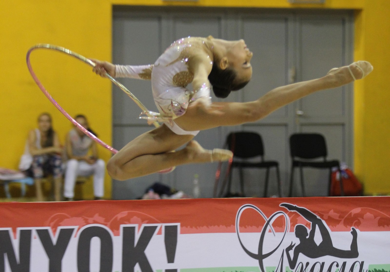 بطلة الجمباز الايقاعي إليسا صادق في أحد الإستعراضات