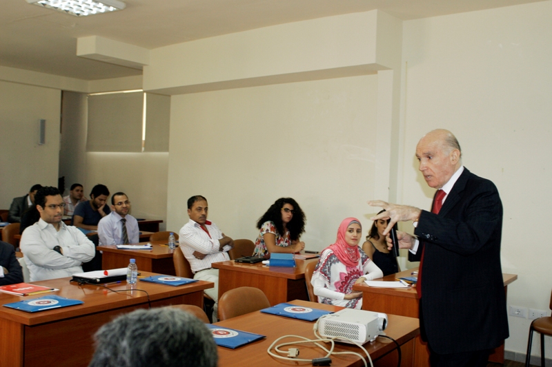 عامل تفتتح الدورة الصيفية الثالثة حول القانون الدولي الانساني