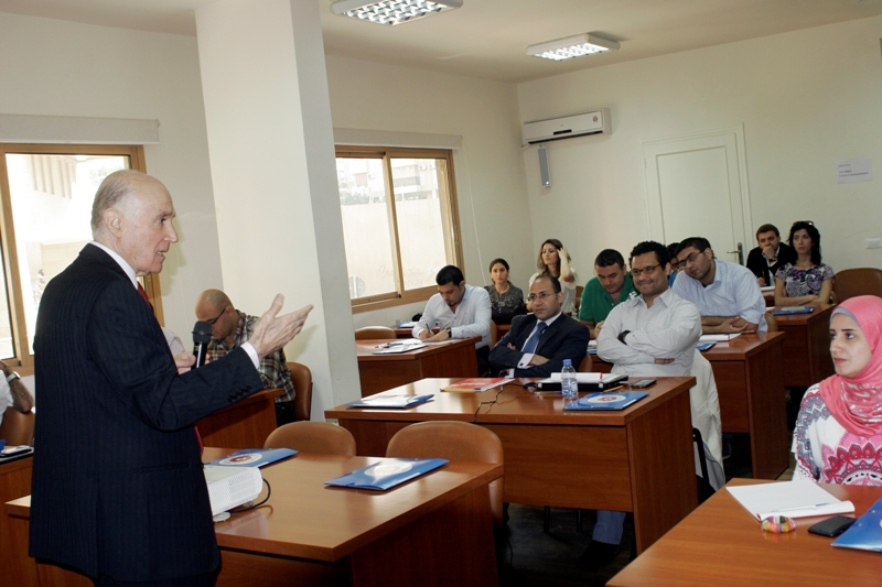 عامل تفتتح الدورة الصيفية الثالثة حول القانون الدولي الانساني