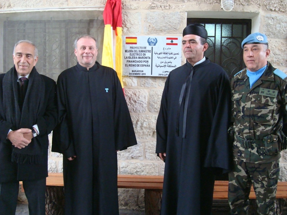 المقدم كابيلا والاب حنا وعبلا  والاب عيد امام لوحة تؤرخ للمشروع