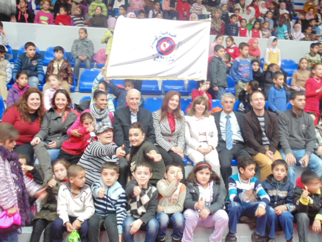 عامل تقيم حفلاً يضمّ 900 طفلاً وطفلة تحت شعار لنعيش سوا جوّ العيد