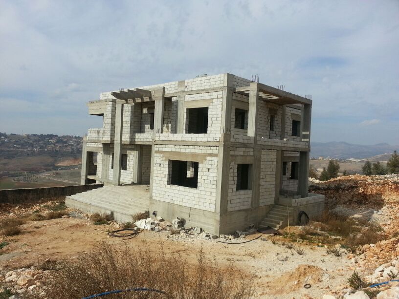 فيللا قيد الإنشاء ذات إطلالة رائعة في تلة الشريقي، معروضة للبيع