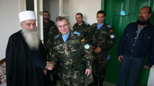 الشيخ ابو سهيل غالب قيس مستقبلاً قائد القطاع الشرقي في قوات \