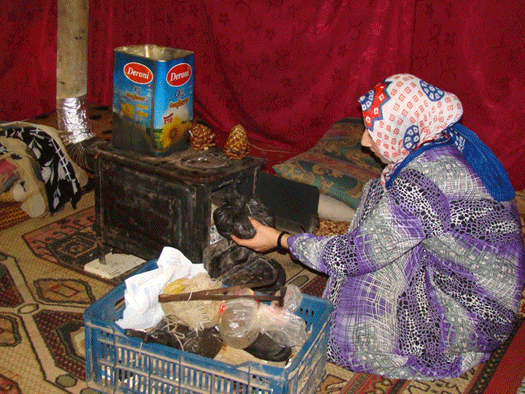 الحطب لــ المربعانية .. والبلاستيك إذا تعذّر