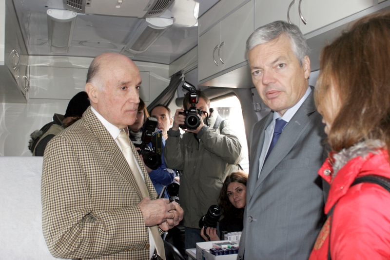 وزير خارجية بلجيكا يزور مراكز عامل في كامد اللوز ومشغرة