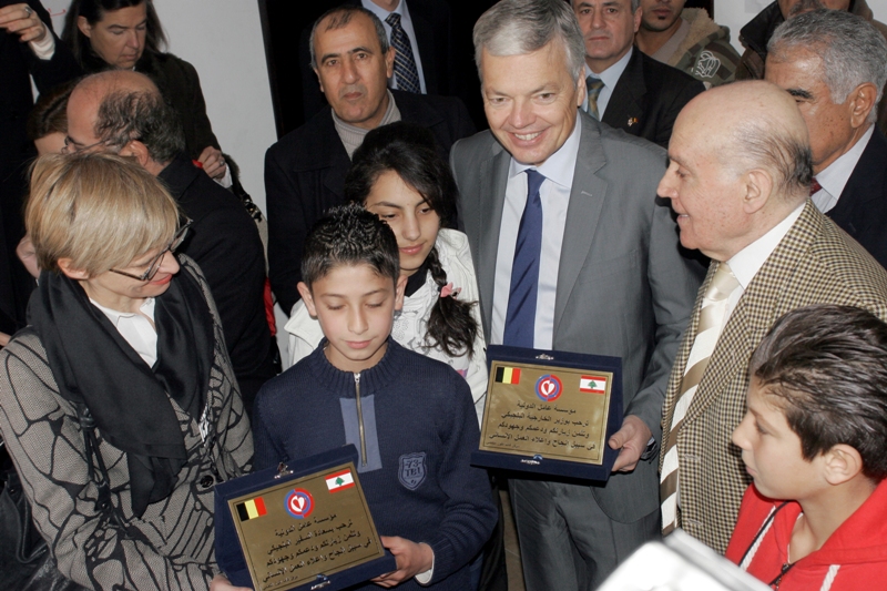 وزير خارجية بلجيكا يزور مراكز عامل في كامد اللوز ومشغرة