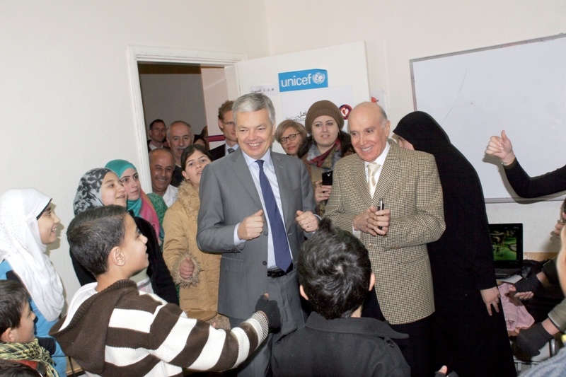 وزير خارجية بلجيكا يزور مراكز عامل في كامد اللوز ومشغرة