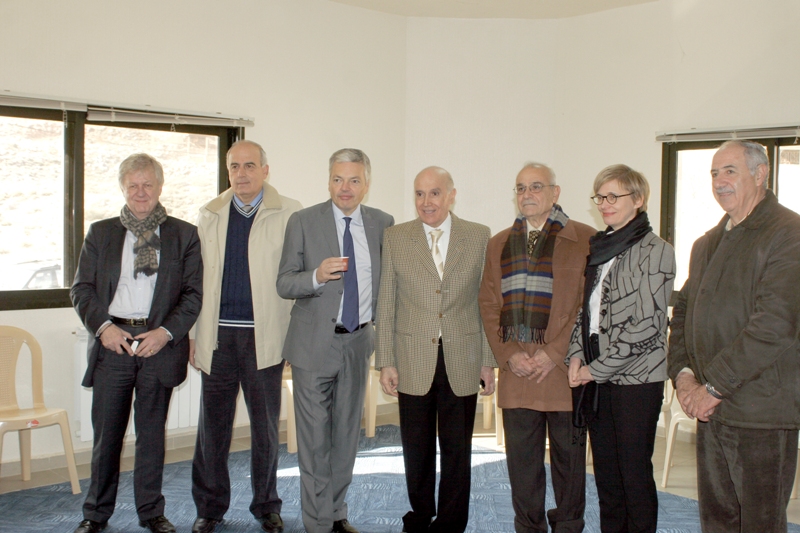 وزير خارجية بلجيكا يزور مراكز عامل في كامد اللوز ومشغرة