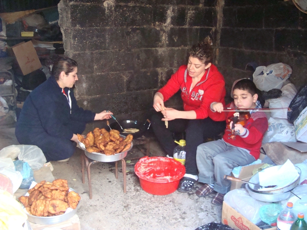 قداديس وتبريك المياه في عيد الغْطاسْ وتقاليد صنع الزلابيا في مرجعيون