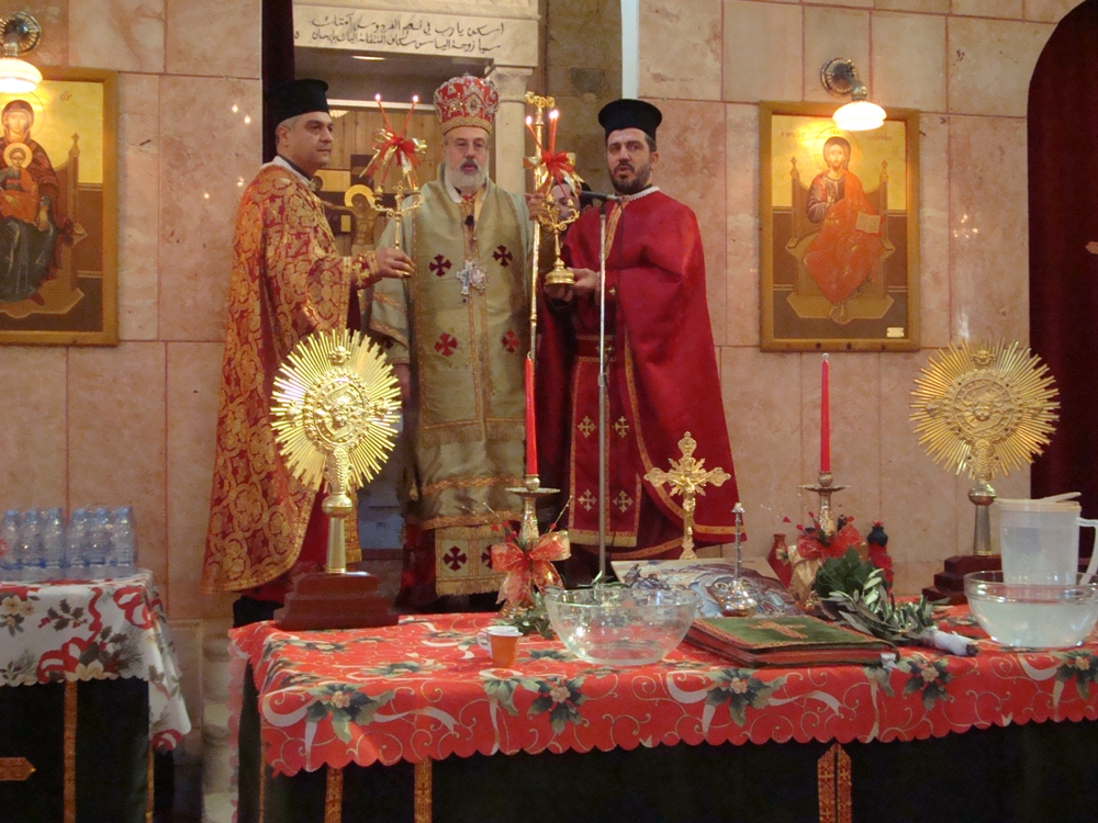 قداديس وتبريك المياه في عيد الغْطاسْ وتقاليد صنع الزلابيا في مرجعيون