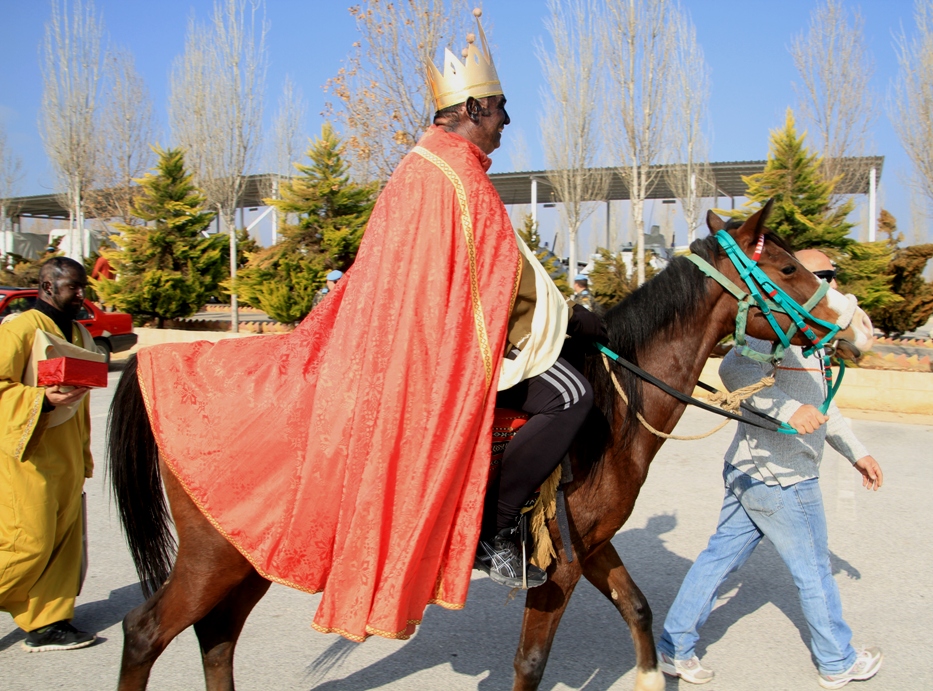 الاسبانية تحتفل بقدوم المجوس الى المغارة في مقرها في مرجعيون‎