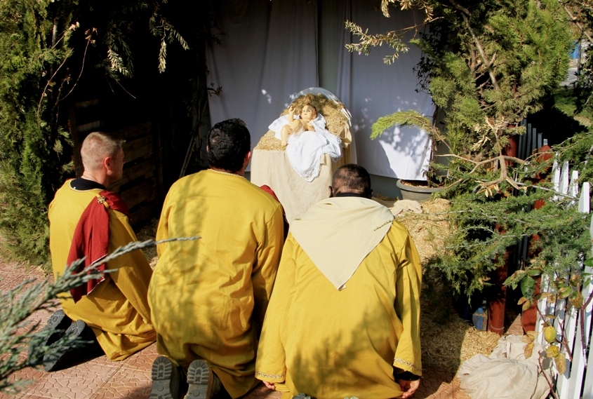 الاسبانية تحتفل بقدوم المجوس الى المغارة في مقرها في مرجعيون‎