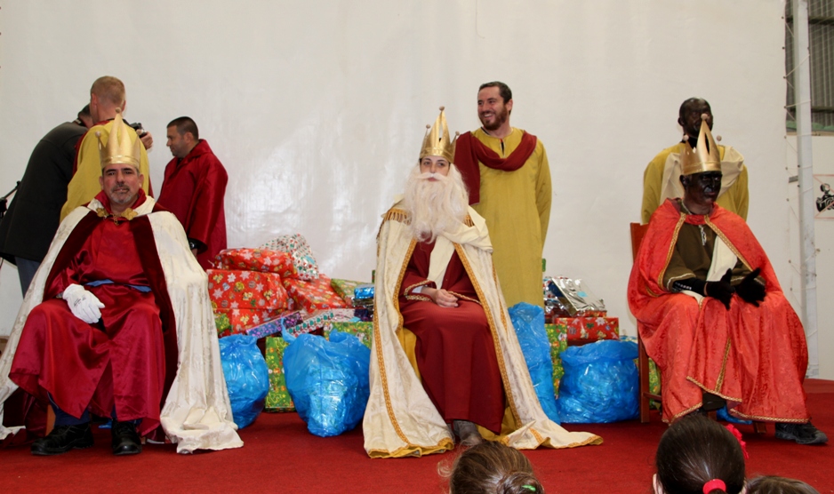 الاسبانية تحتفل بقدوم المجوس الى المغارة في مقرها في مرجعيون‎