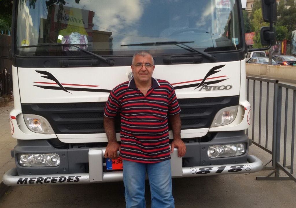 الحاج أبو علي عباس أبو عباس قرر الا يتوقف عن العمل، فاشترى بلاطة لنقل السيارات، وجد أن تلك المصلحة أقل تعباً له مع السنّ الذي بلغه