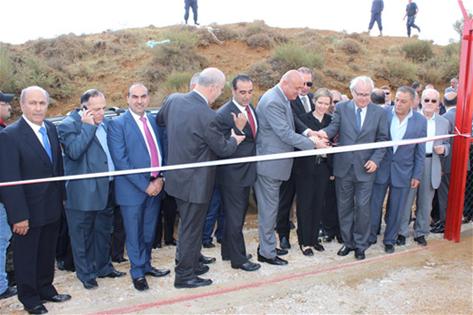 قص شريط افتتاح المشروع