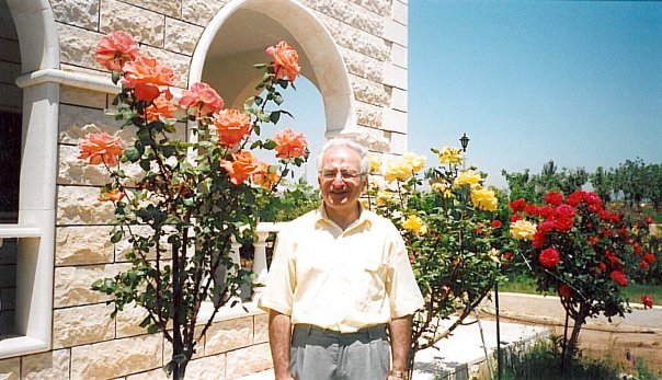 أحمد علي أبوعبّاس: لكم مني ومن جميع الخياميين الذين يتابعون موقع «خيام دوت كوم» كل تحية وإكبار 