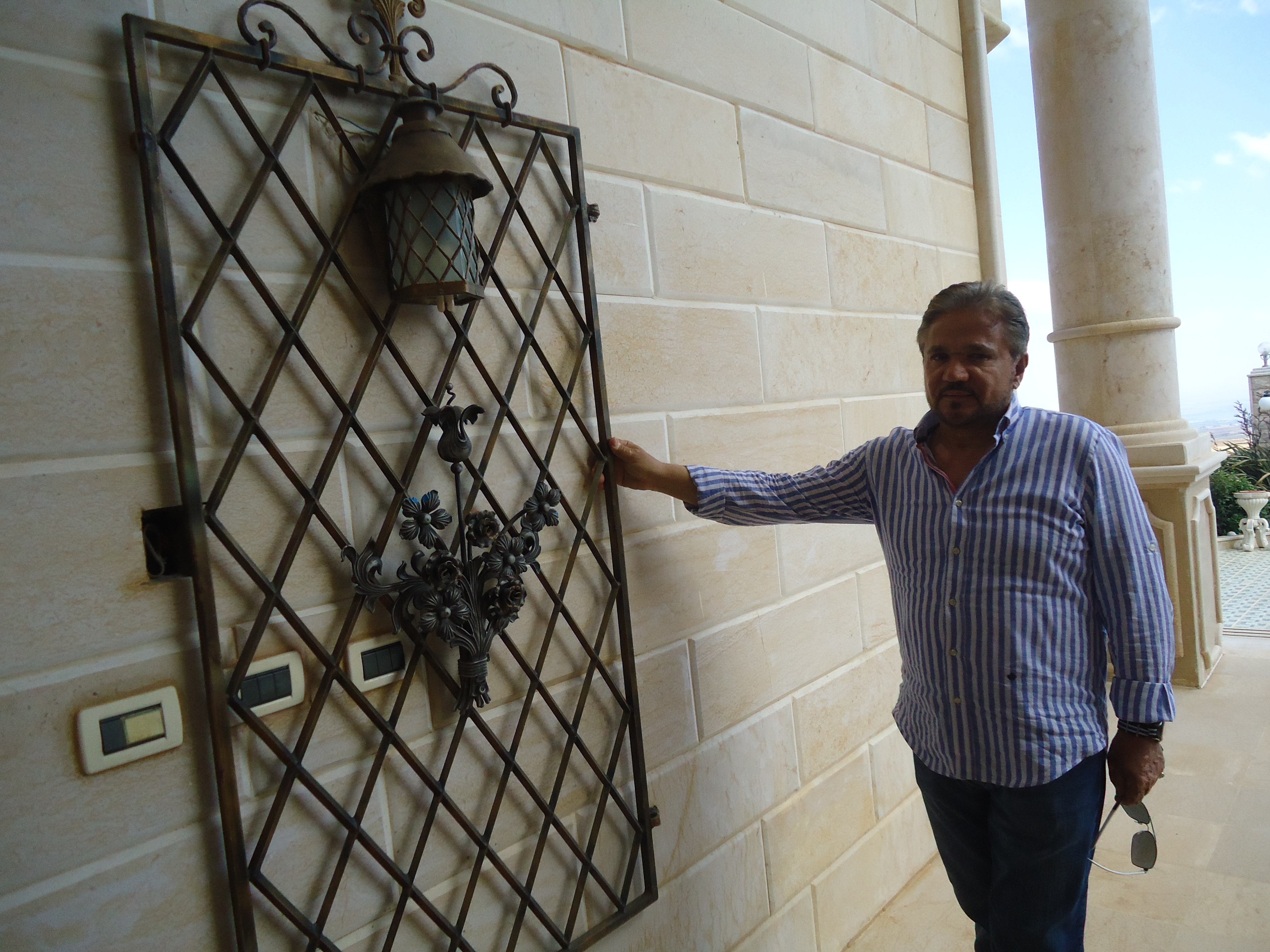 محمد صفاوي.. جعل من الأشغال الحديدية وكأنها لوحات فنية