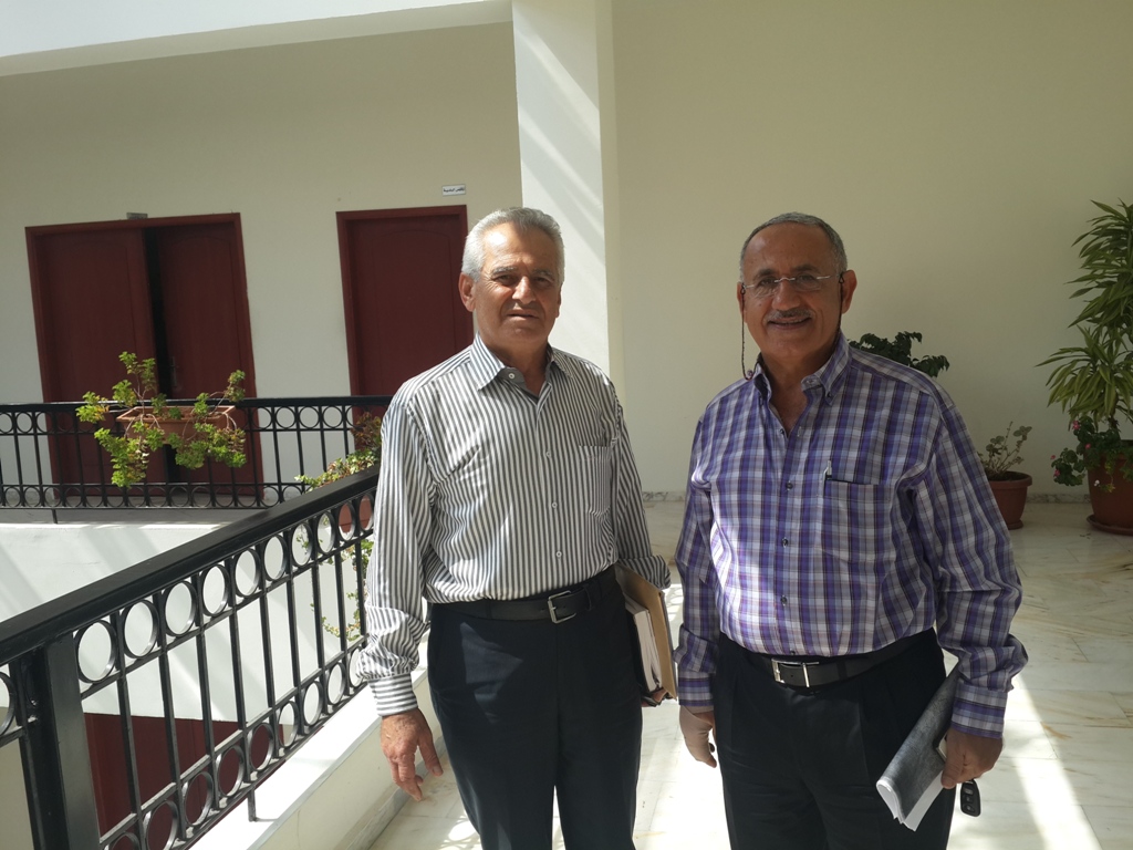 المهندس أحمد رشيدي وعضو المجلس البلدي الأستاذ حسين خريس، في مبنى بلدية الخيام