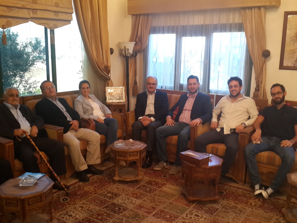 خلال اللقاء جرى تقديم  التهاني بالعيد للحاج علي حسن خليل، وتقديم الشكر على ما يقدّمه على صعيد الوطن عامة وعلى صعيد المنطقة خصوصاً.